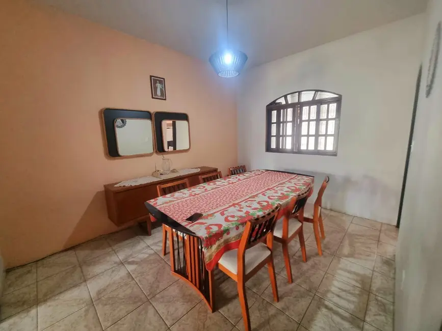 Foto 4 de Sobrado com 5 quartos à venda, 300m2 em Vila Santa Rita, Guaratingueta - SP