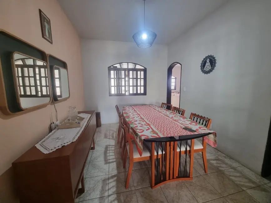 Foto 3 de Sobrado com 5 quartos à venda, 300m2 em Vila Santa Rita, Guaratingueta - SP