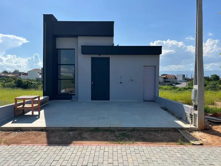 Foto 1 de Casa de Condomínio com 3 quartos à venda, 104m2 em Pindamonhangaba - SP