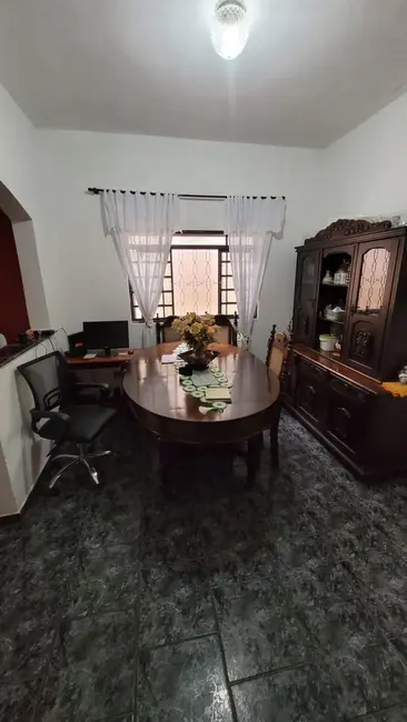 Foto 1 de Casa com 3 quartos à venda, 154m2 em Conjunto Residencial Araretama, Pindamonhangaba - SP