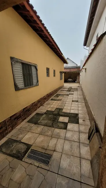 Foto 2 de Casa com 3 quartos à venda, 154m2 em Conjunto Residencial Araretama, Pindamonhangaba - SP