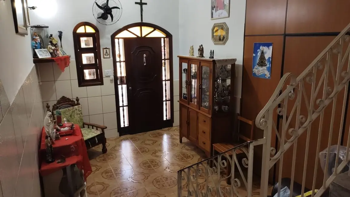 Sobrado com 3 quartos à venda, 196m2 em Centro, Aparecida - SP - imagem 4 Foto 4 de Sobrado com 3 quartos à venda, 196m2 em Centro, Aparecida - SP