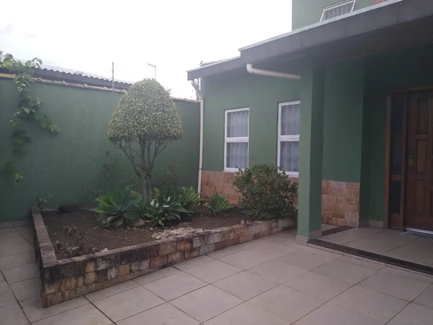 Foto 3 de Sobrado com 3 quartos à venda, 260m2 em Vila São Geraldo, Taubate - SP