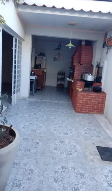 Foto 2 de Casa com 4 quartos à venda, 160m2 em Taubate - SP