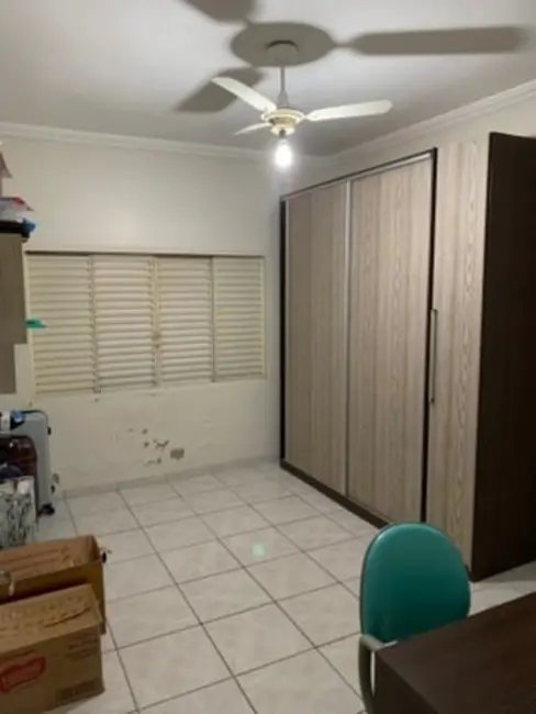 Foto 4 de Casa com 4 quartos à venda, 210m2 em Tremembe - SP