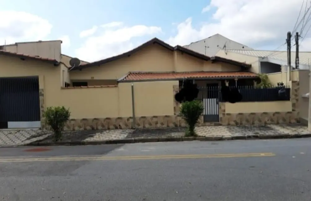 Casa com 3 quartos à venda, 180m2 em Jardim do Sol, Taubate - SP - imagem 1 Foto 1 de Casa com 3 quartos à venda, 180m2 em Jardim do Sol, Taubate - SP