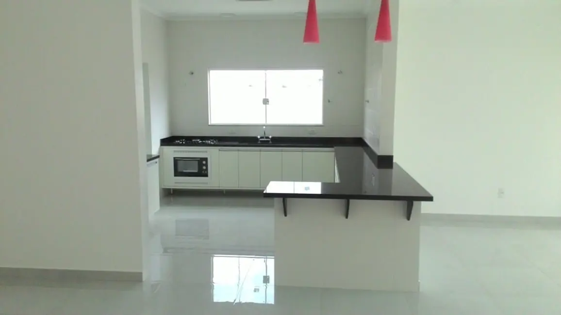 Foto 5 de Sobrado com 3 quartos à venda, 340m2 em Nossa Senhora do Perpétuo Socorro, Pindamonhangaba - SP