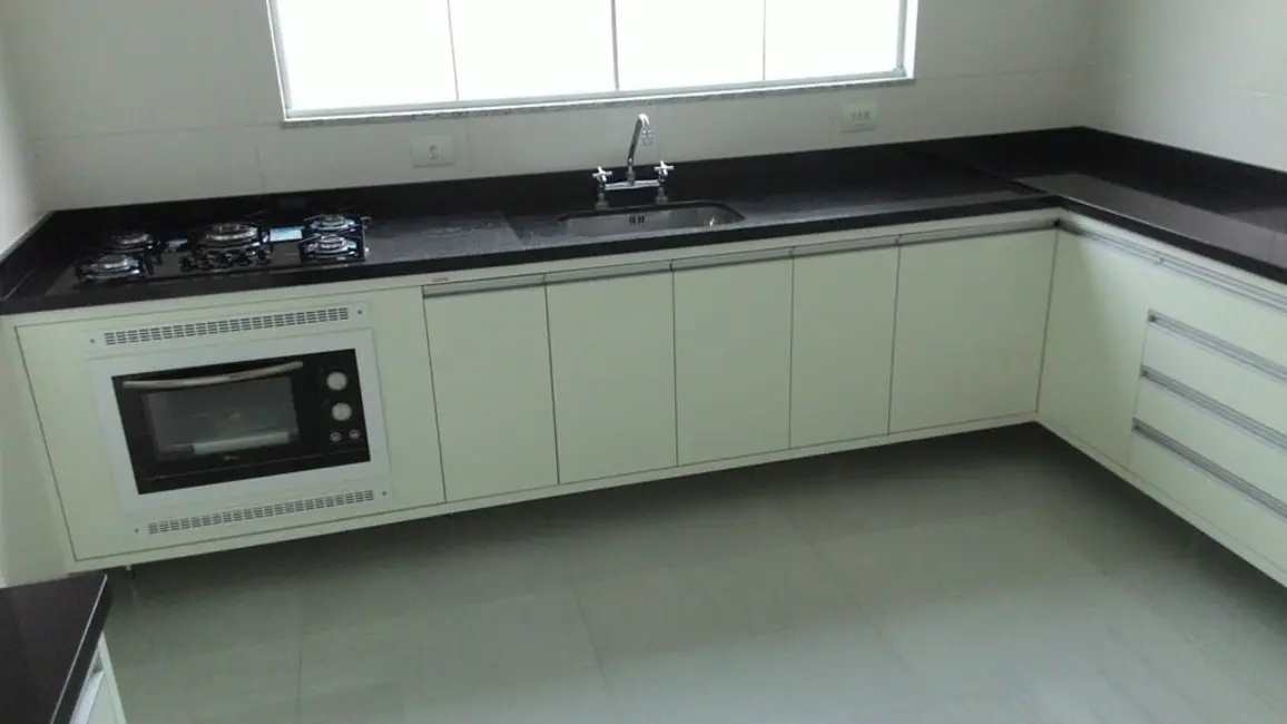 Foto 9 de Sobrado com 3 quartos à venda, 340m2 em Nossa Senhora do Perpétuo Socorro, Pindamonhangaba - SP