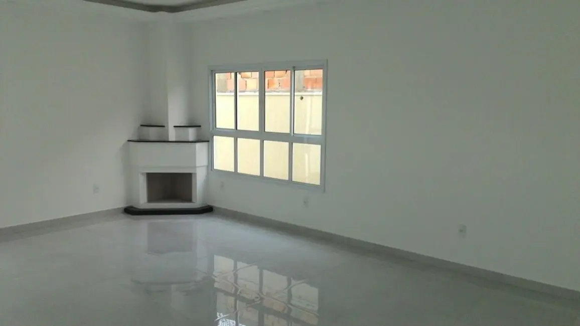 Foto 3 de Sobrado com 3 quartos à venda, 340m2 em Nossa Senhora do Perpétuo Socorro, Pindamonhangaba - SP