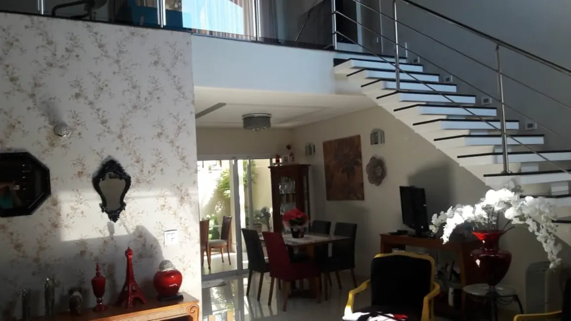 Foto 3 de Sobrado com 3 quartos à venda, 260m2 em Tremembe - SP