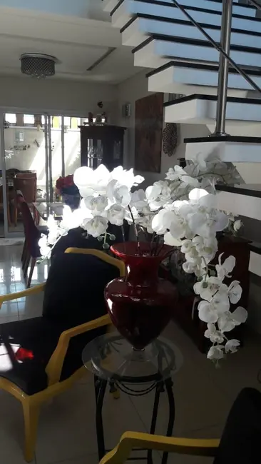 Foto 5 de Sobrado com 3 quartos à venda, 260m2 em Tremembe - SP