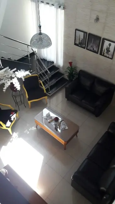 Foto 6 de Sobrado com 3 quartos à venda, 260m2 em Tremembe - SP