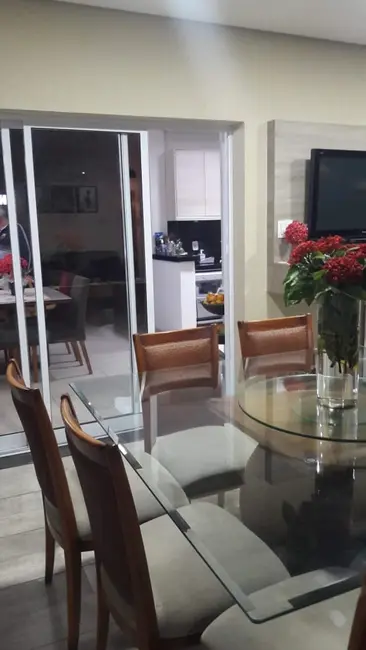 Foto 7 de Sobrado com 3 quartos à venda, 260m2 em Tremembe - SP