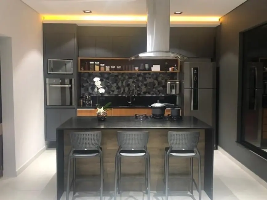 Foto 1 de Sobrado com 3 quartos à venda, 320m2 em Tremembe - SP