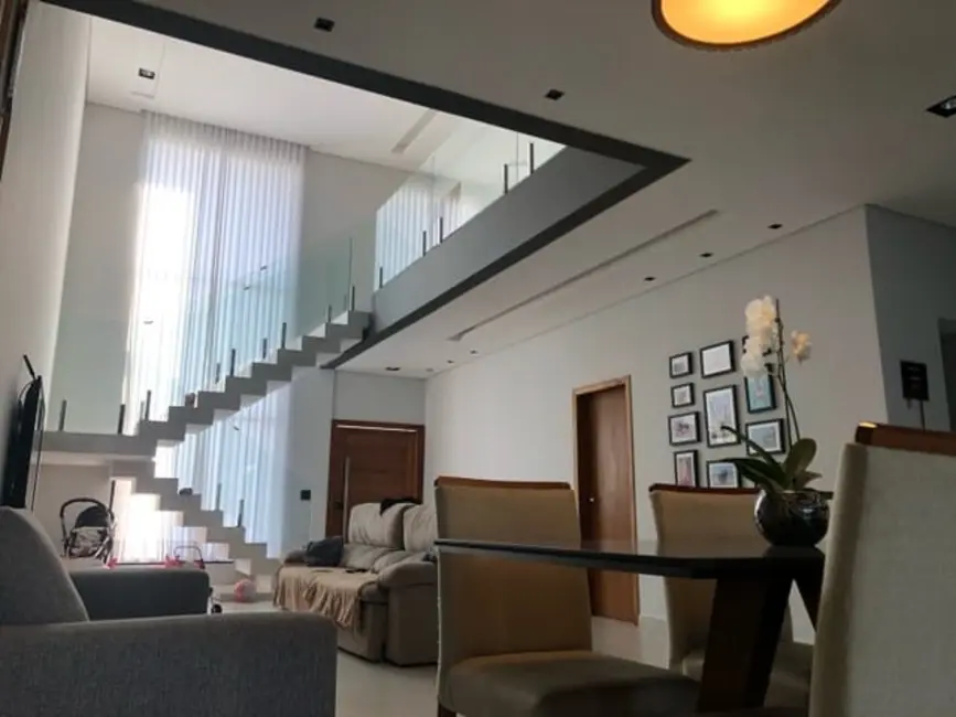 Foto 4 de Sobrado com 3 quartos à venda, 320m2 em Tremembe - SP