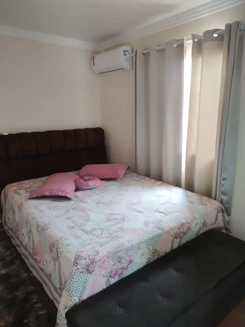 Foto 2 de Casa de Condomínio com 2 quartos à venda, 55m2 em Pindamonhangaba - SP