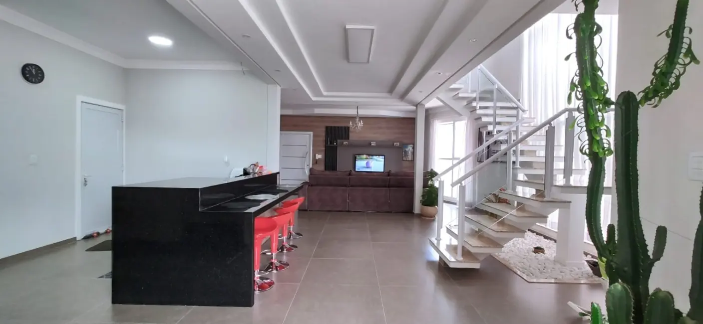 Foto 6 de Casa de Condomínio com 3 quartos à venda e para alugar, 256m2 em Bairro do Grama, Cacapava - SP