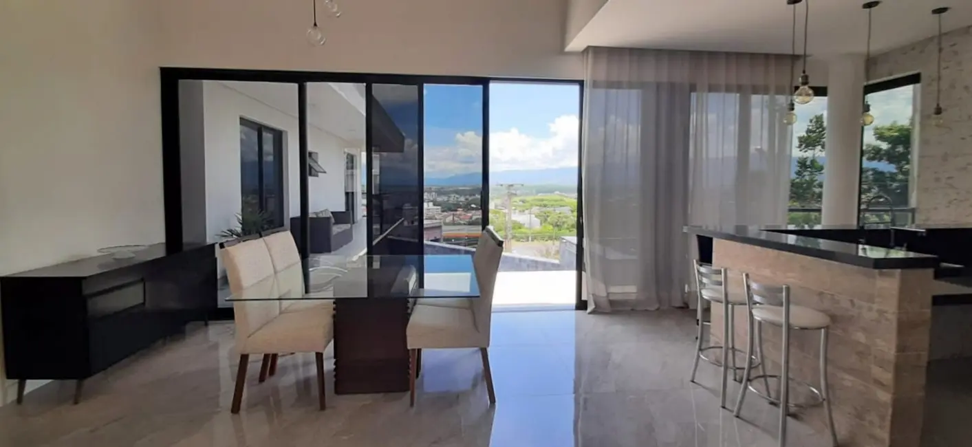 Foto 6 de Casa com 3 quartos à venda, 250m2 em Village Mantiqueira, Guaratingueta - SP