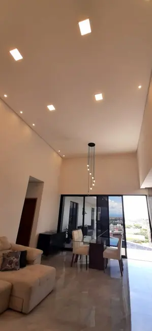 Foto 2 de Casa com 3 quartos à venda, 250m2 em Village Mantiqueira, Guaratingueta - SP