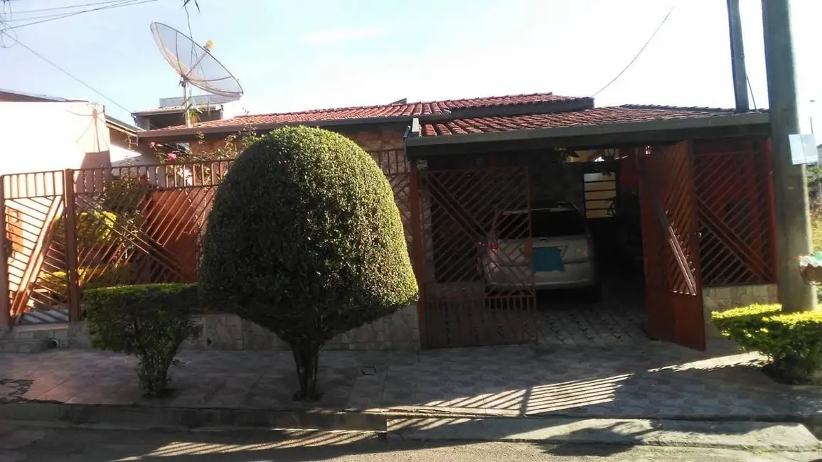 Foto 2 de Casa com 5 quartos à venda, 250m2 em Pindamonhangaba - SP