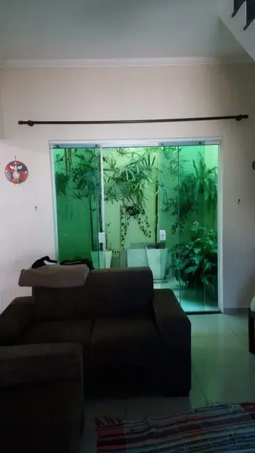 Foto 1 de Sobrado com 3 quartos à venda, 147m2 em Residencial Village Santana, Guaratingueta - SP