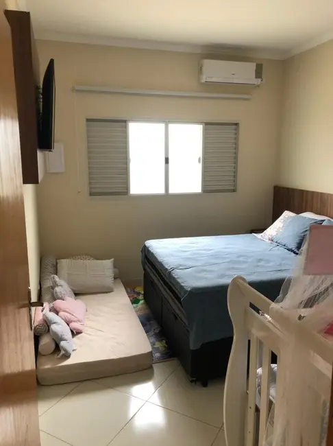 Foto 6 de Sobrado com 3 quartos à venda, 210m2 em Santana, Pindamonhangaba - SP
