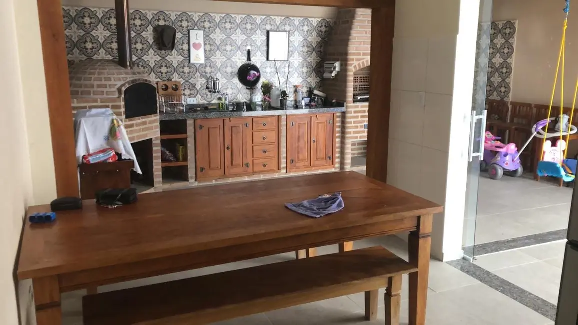 Foto 1 de Sobrado com 3 quartos à venda, 210m2 em Santana, Pindamonhangaba - SP