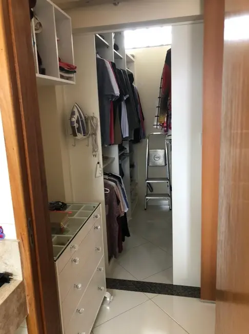 Foto 8 de Sobrado com 3 quartos à venda, 210m2 em Santana, Pindamonhangaba - SP