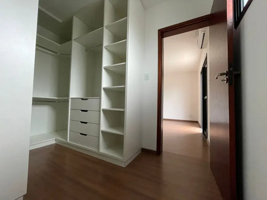 Foto 5 de Casa de Condomínio com 3 quartos à venda, 250m2 em Tremembe - SP