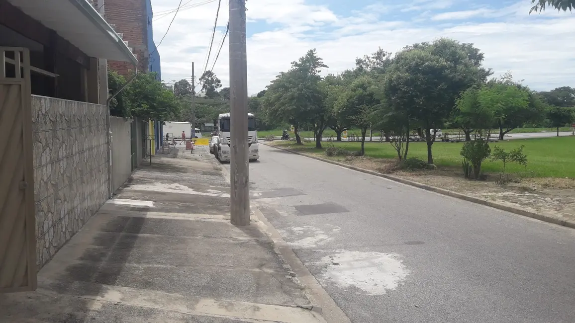 Foto 2 de Casa com 2 quartos à venda, 200m2 em Pindamonhangaba - SP