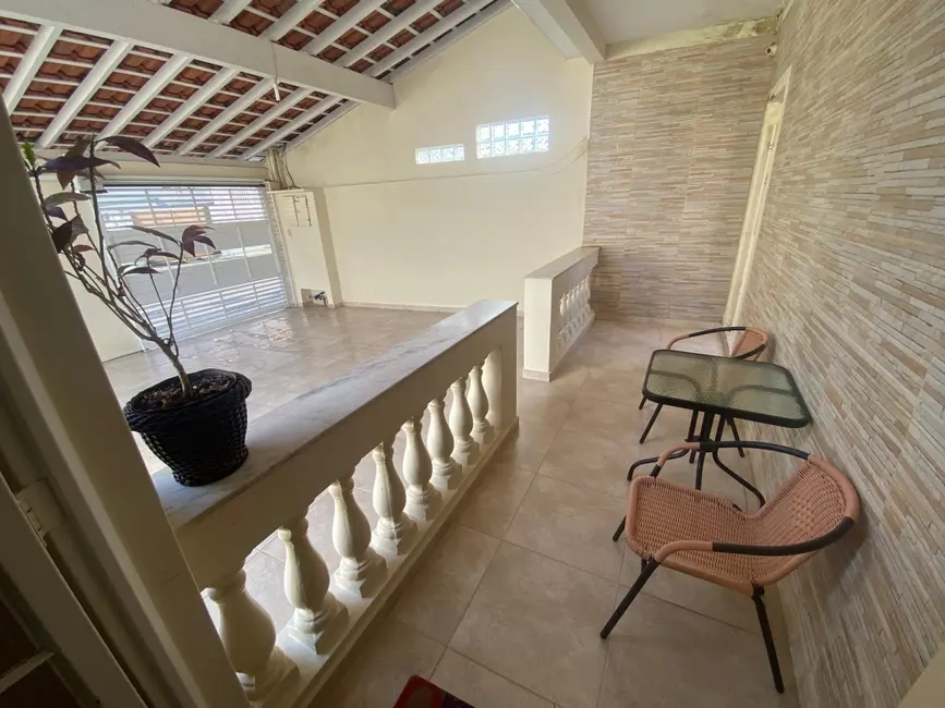 Casa com 4 quartos à venda, 300m2 em Aparecida - SP - imagem 2 Foto 2 de Casa com 4 quartos à venda, 300m2 em Aparecida - SP