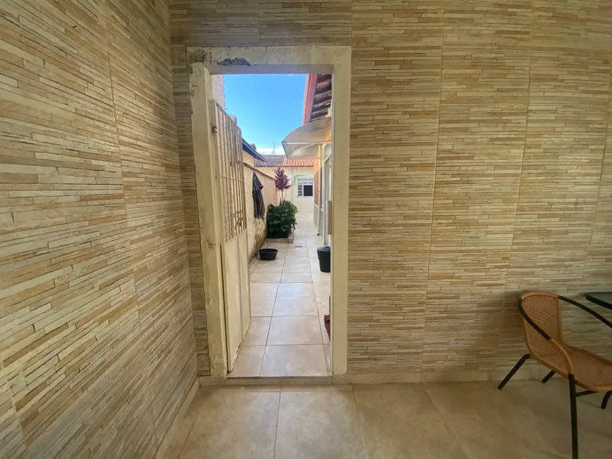 Casa com 4 quartos à venda, 300m2 em Aparecida - SP - imagem 1 Foto 1 de Casa com 4 quartos à venda, 300m2 em Aparecida - SP