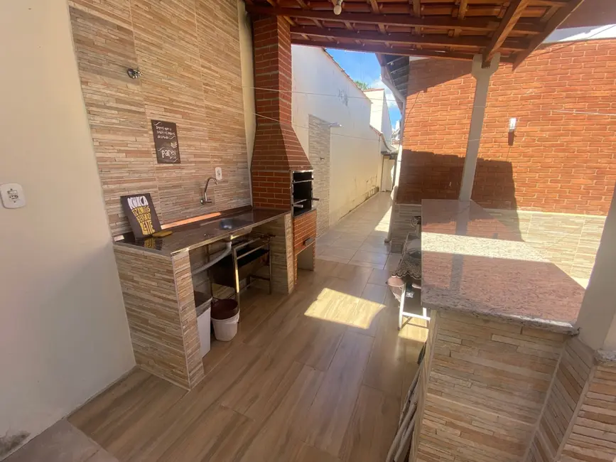 Casa com 4 quartos à venda, 300m2 em Aparecida - SP - imagem 3 Foto 3 de Casa com 4 quartos à venda, 300m2 em Aparecida - SP