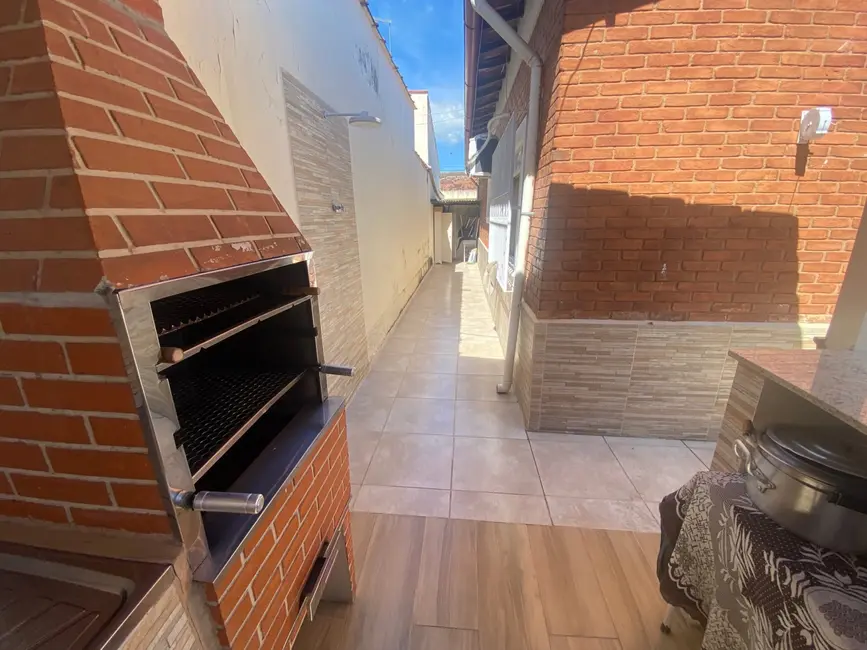 Casa com 4 quartos à venda, 300m2 em Aparecida - SP - imagem 4 Foto 4 de Casa com 4 quartos à venda, 300m2 em Aparecida - SP