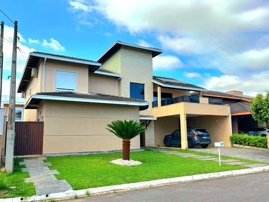Foto 1 de Sobrado com 4 quartos à venda e para alugar, 311m2 em Mombaça, Pindamonhangaba - SP