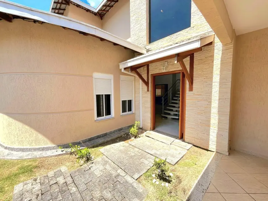 Foto 3 de Sobrado com 4 quartos à venda, 311m2 em Mombaça, Pindamonhangaba - SP