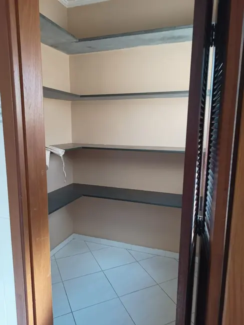 Foto 8 de Sobrado com 4 quartos à venda, 311m2 em Mombaça, Pindamonhangaba - SP