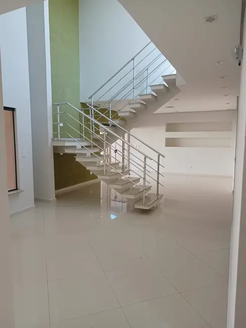 Foto 4 de Sobrado com 4 quartos à venda e para alugar, 311m2 em Mombaça, Pindamonhangaba - SP