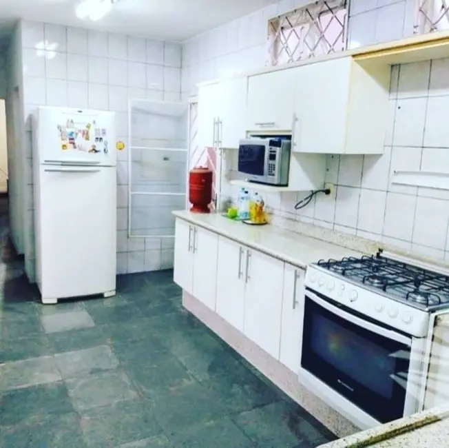 Foto 3 de Sobrado com 3 quartos à venda, 240m2 em Centro, Taubate - SP