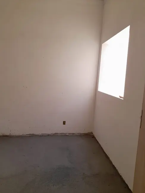 Casa com 2 quartos à venda, 75m2 em Jardim Eloyna, Pindamonhangaba - SP - imagem 2 Foto 2 de Casa com 2 quartos à venda, 75m2 em Jardim Eloyna, Pindamonhangaba - SP