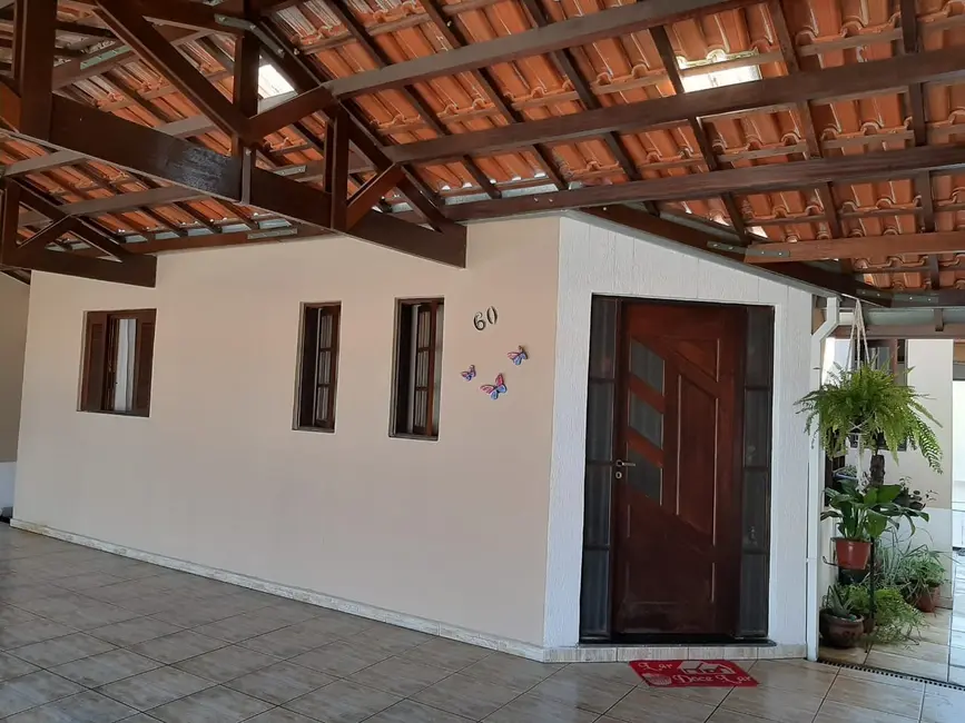 Foto 1 de Casa com 4 quartos à venda, 171m2 em Santana, Pindamonhangaba - SP