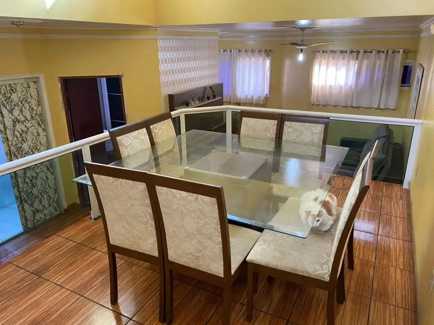 Foto 9 de Casa com 4 quartos à venda, 140m2 em Jardim Gurilândia, Taubate - SP