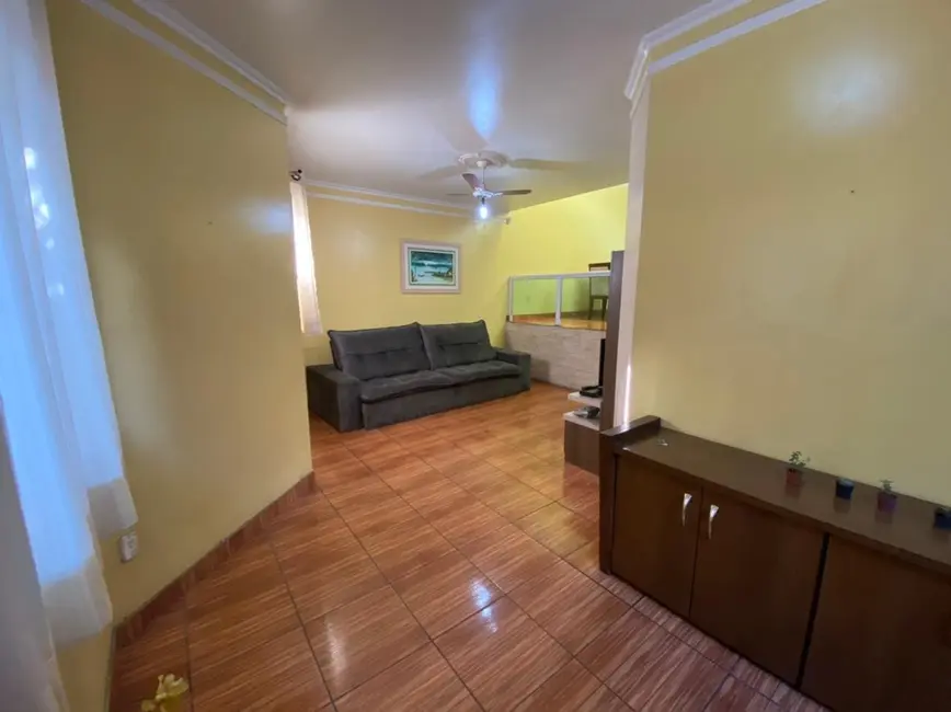 Foto 2 de Casa com 4 quartos à venda, 140m2 em Jardim Gurilândia, Taubate - SP