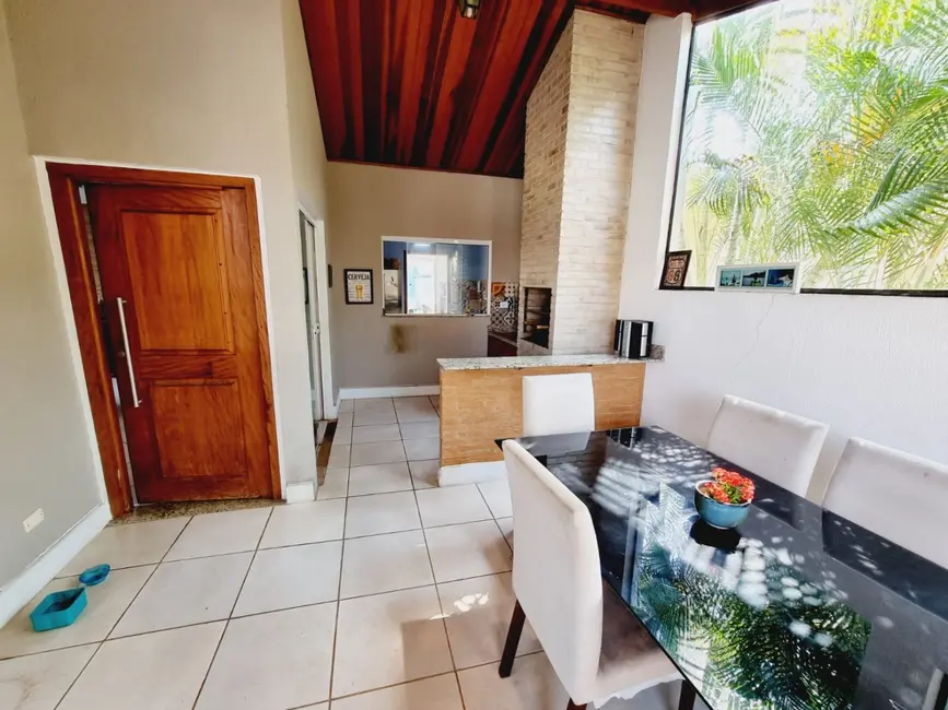 Foto 3 de Casa de Condomínio com 3 quartos à venda, 180m2 em Chácaras Reunidas Brasil, Taubate - SP