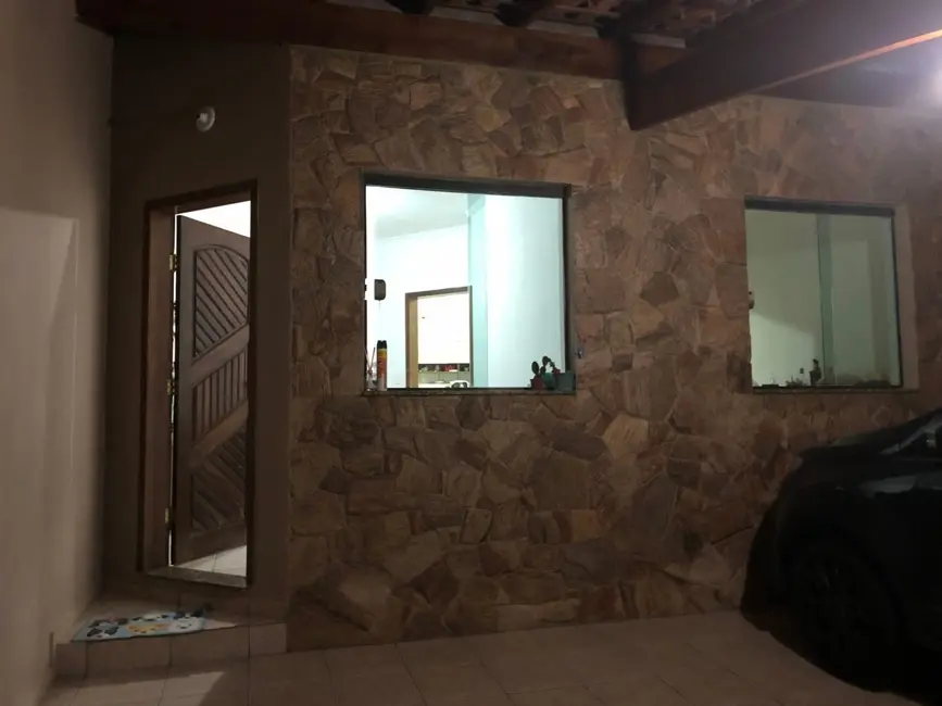 Foto 1 de Casa com 3 quartos à venda, 74m2 em Pindamonhangaba - SP