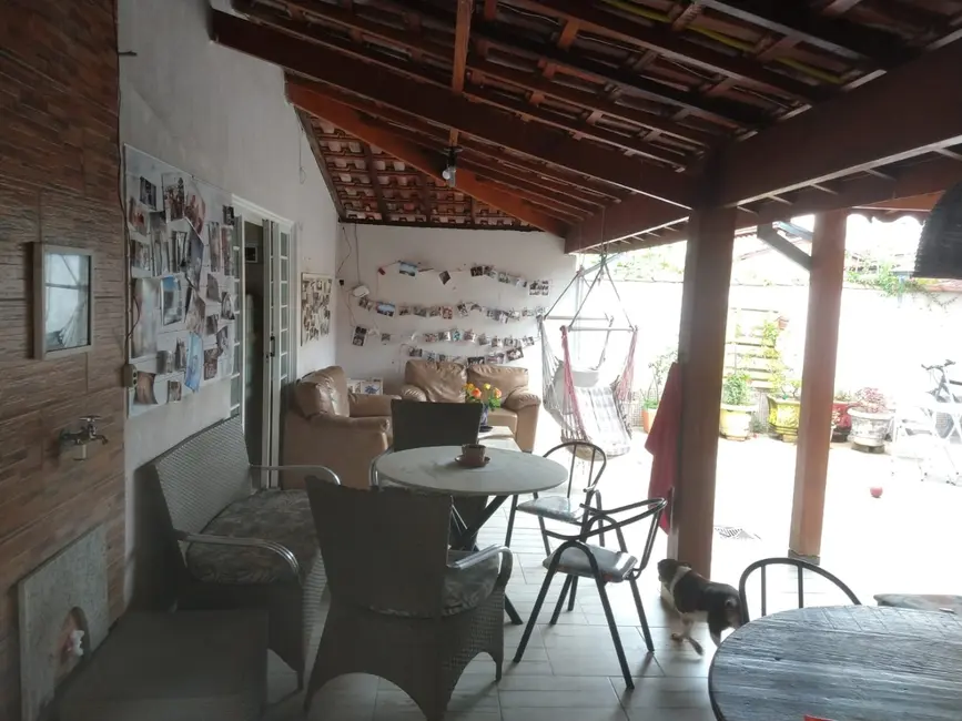 Foto 2 de Casa com 5 quartos à venda, 260m2 em São Benedito, Pindamonhangaba - SP