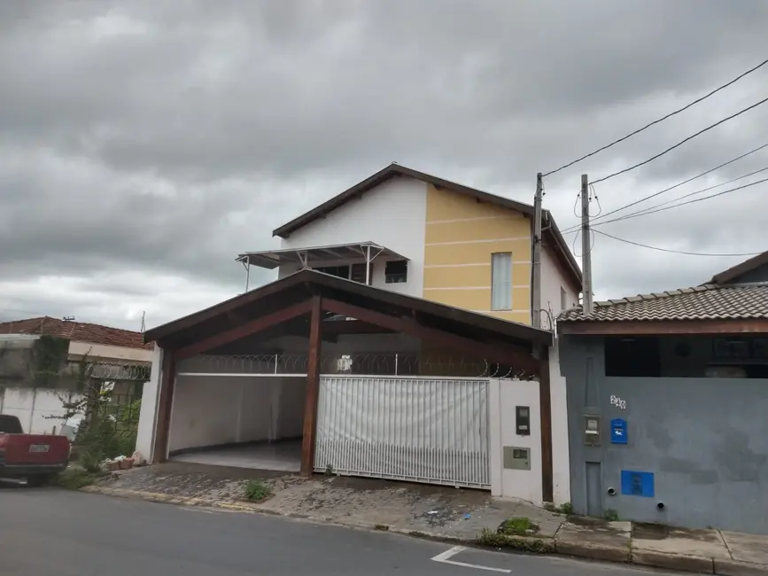 Foto 1 de Casa com 5 quartos à venda, 260m2 em São Benedito, Pindamonhangaba - SP