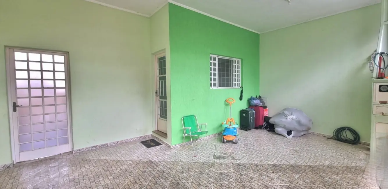 Sobrado com 3 quartos à venda, 330m2 em Aparecida - SP - imagem 3 Foto 3 de Sobrado com 3 quartos à venda, 330m2 em Aparecida - SP