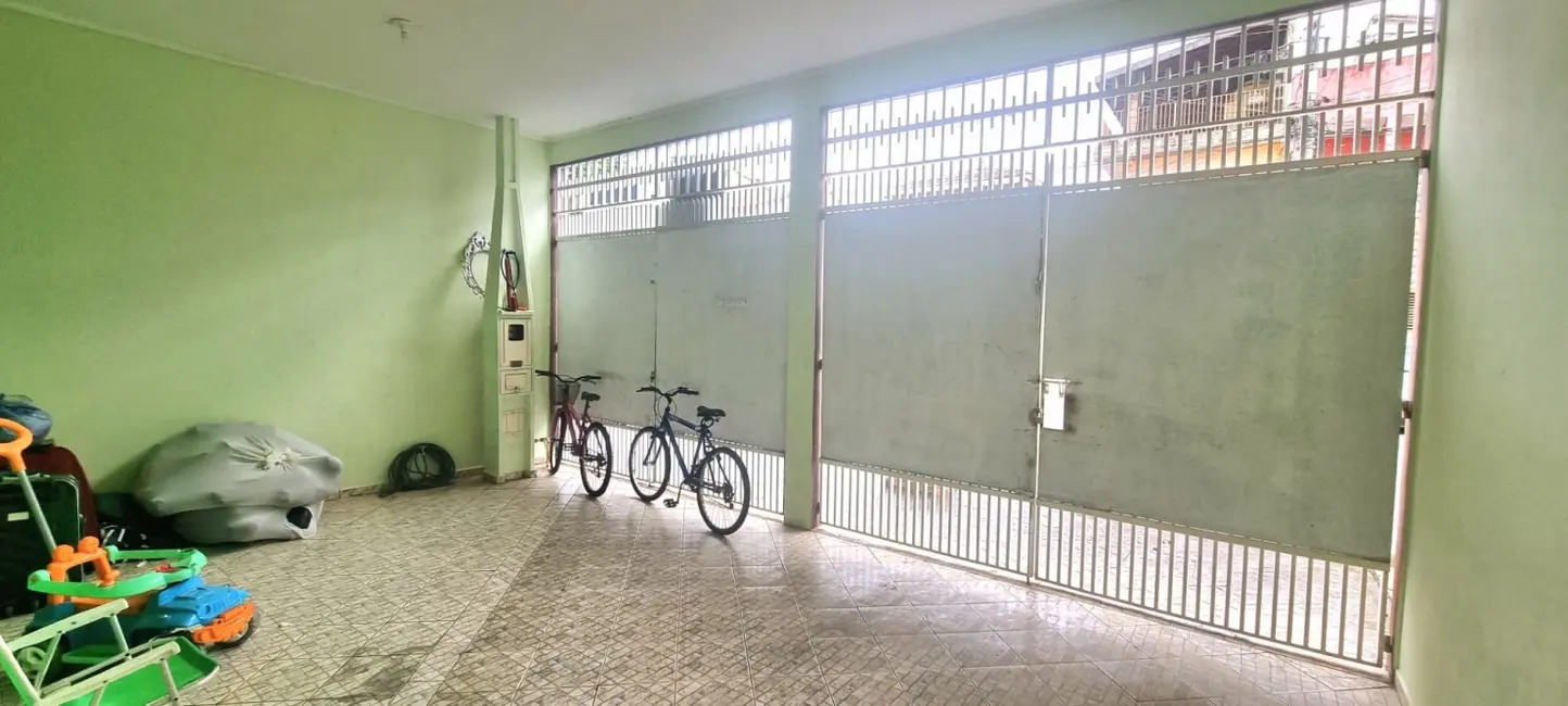Sobrado com 3 quartos à venda, 330m2 em Aparecida - SP - imagem 5 Foto 5 de Sobrado com 3 quartos à venda, 330m2 em Aparecida - SP