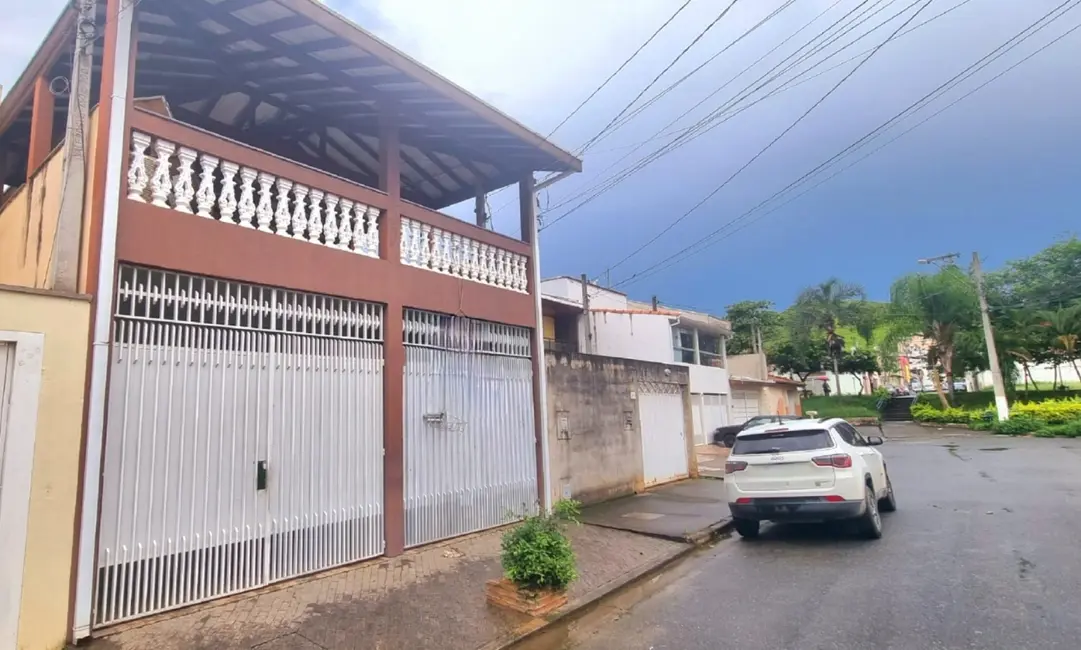 Foto 2 de Sobrado com 3 quartos à venda, 330m2 em Aparecida - SP
